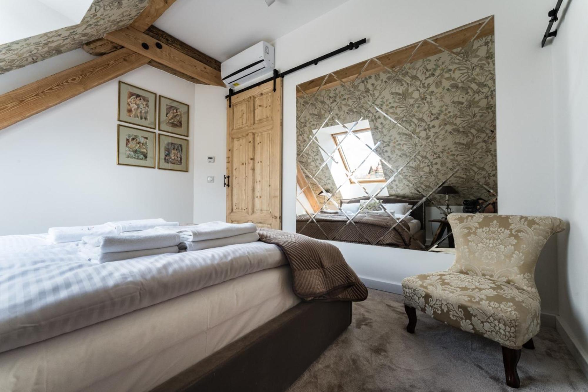 Szwajcarski Dworek Apartmán *